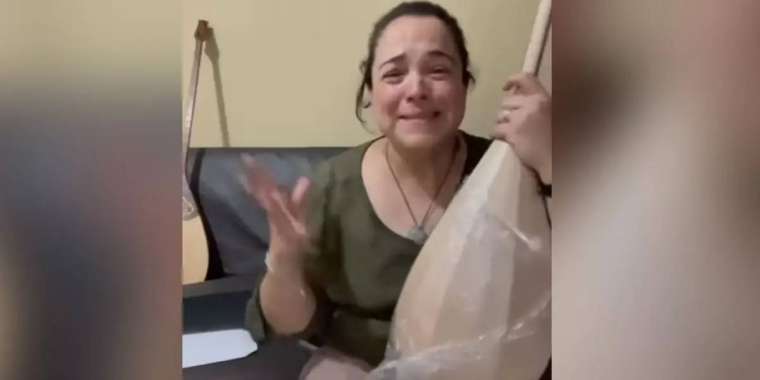 Димаштың Чилидегі жанкүйері қазақ домбырасын алғанда жылап жіберді