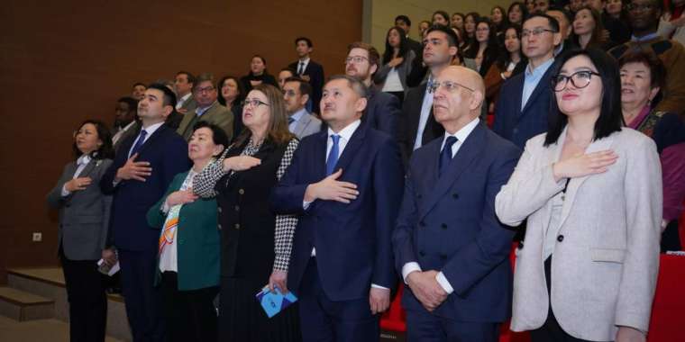 Жоғары білім беру мектебі үздіктер қатарына енді