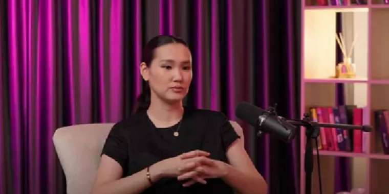 «Ер адамның орны жоғары». Күйеуімнің айтқанымен жүремін деген блогер желіде қошеметке бөленді