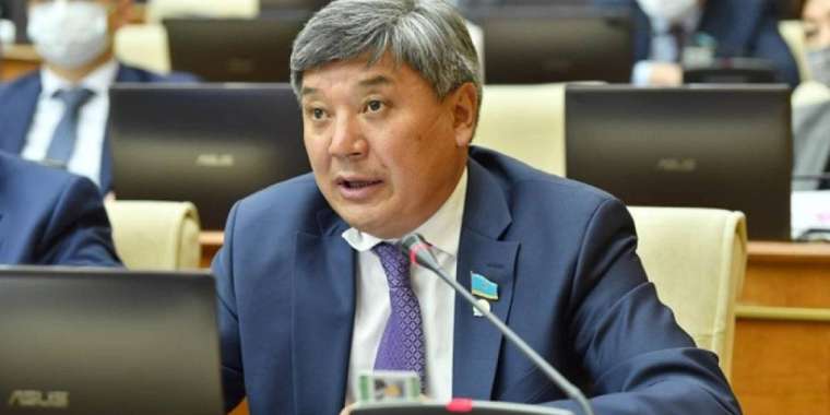 Депутат Жанарбек Әшімжан TikTok желісін бұғаттауды ұсынды