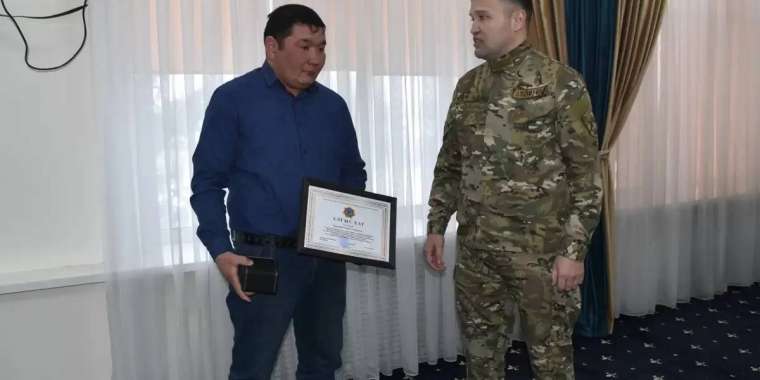 Қарапайым тұрғын үш баланы өрттен құтқарып қалды