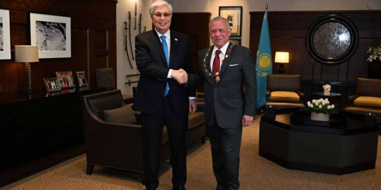 Тоқаев Иордания басшысын орденмен марапаттады