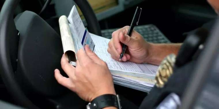 «Алматы көшбасында». Қазақстан азаматтары айыппұл төлеуден рекорд жаңартты