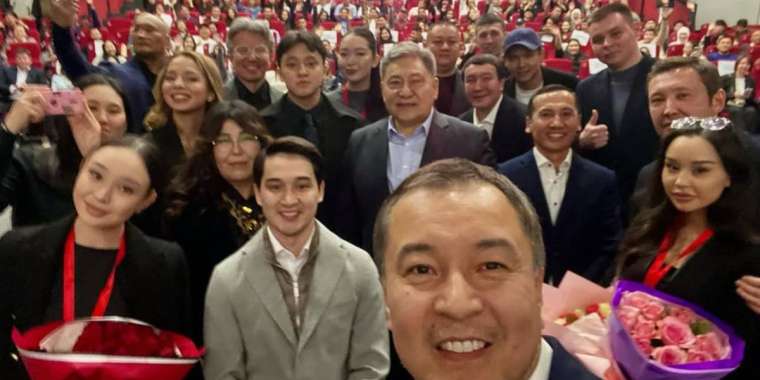 Қырғызстан Ақан Сатаевтың «Рэкетир» фильмін көрсетуге тыйым салды