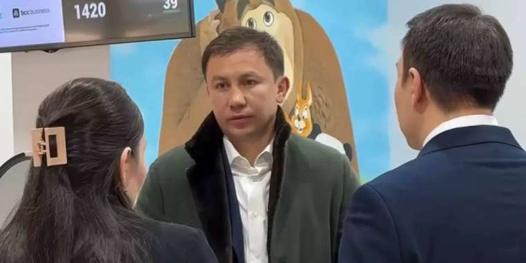 Геннадий Головкин төлқұжатын ауыстырды