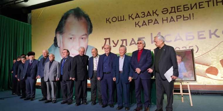 Алматы жұртшылығы Дулат Исабековті ақтық сапарға шығарып салды