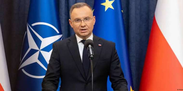 Дуда: АҚШ Польшадағы әскерін қысқартпайды
