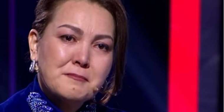 «Әкеммен көп сөйлеспеймін»: Жұлдызай Дүйсенбиева балалық шағын еске алып жылап қалды
