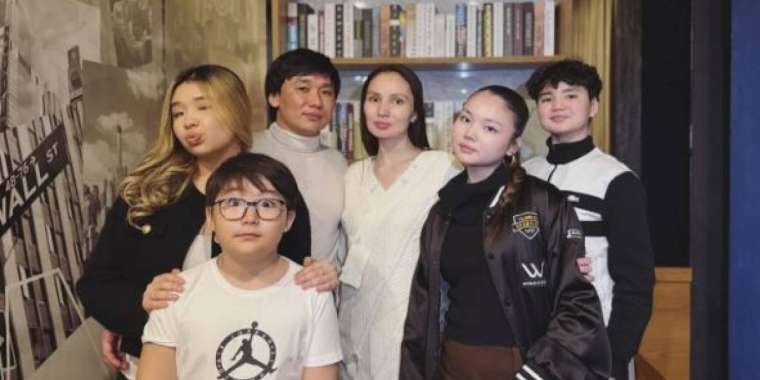 «Айналам «аға» деп ақыл сұрайды»: Қайрат Нұртас туған күнін қалай атап өткенін көрсетті