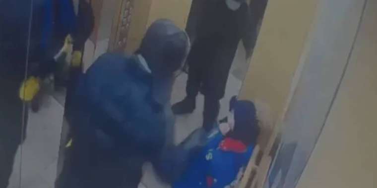 5 жасар баланың бетін пышақпен тілген жасөспірімді санитарлар ұрып соққан