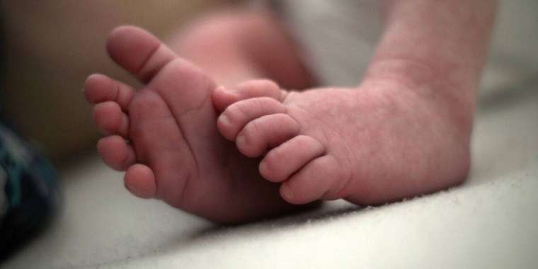 Өскеменде қоқысқа тасталған балаға қатысты қылмыстық іс қозғалды