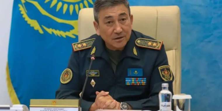 «Құқығым бар»: Қорғаныс министрінің орынбасары қазақ тілінде жауап беруден бас тартты