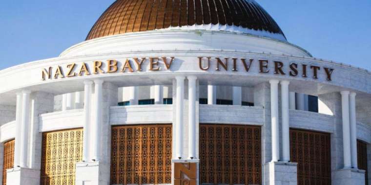 Дәретханада отырған қыздарды камераға түсірген Назарбаев университетінің студенті жазаланды