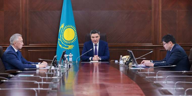 Олжас Бектенов: Екі апта уақыт беремін. Салықтарыңды төлеңдер!