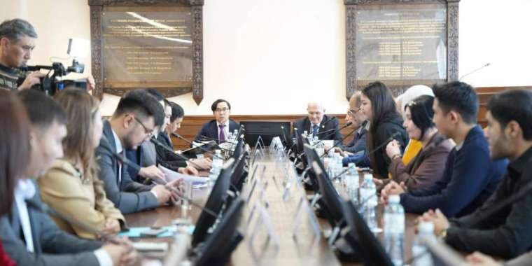 Елтаңба авторымен кездесу өтті