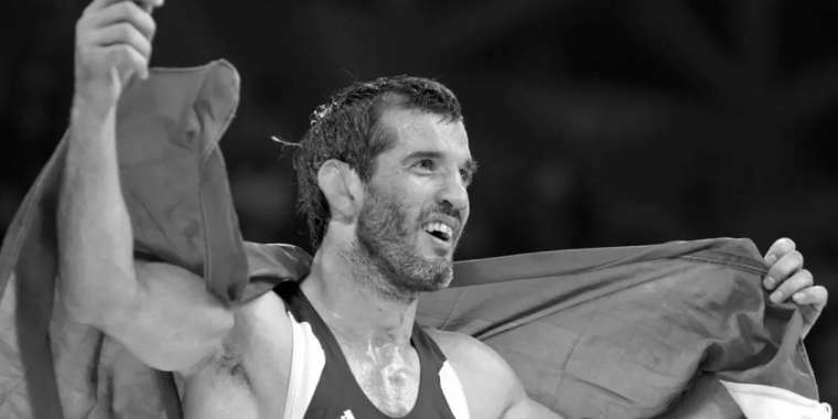 Өмірінде алтыннан басқа медаль алмаған үш дүркін Олимпиада чемпион өмірден өтті