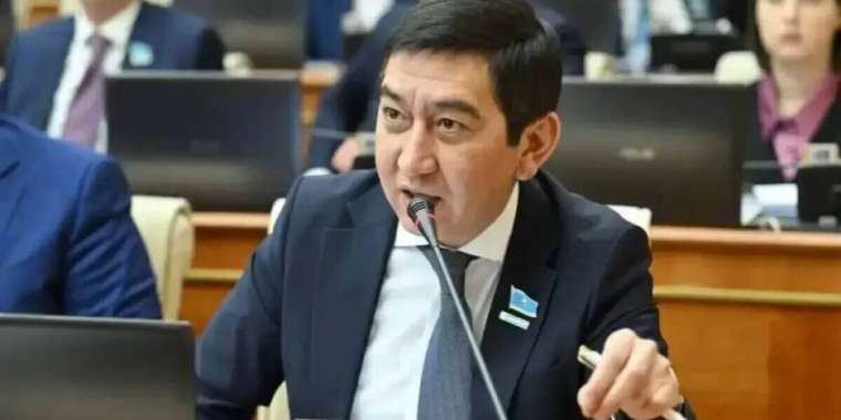 Шәмшінің әнін көшеде айтып, Мұқағалидің өлеңін базарда оқиды - Ринат Зайытов