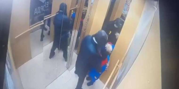 Лифтіде пышақталған бала тағы да ауруханаға түсті