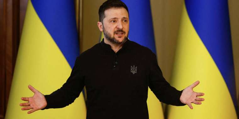 Зеленский бүгін Трамппен телефон арқылы сөйлесетінін мәлімдеді