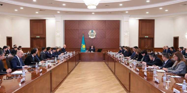 Олжас Бектенов екінші деңгейлі банктердің басшыларымен кездесті