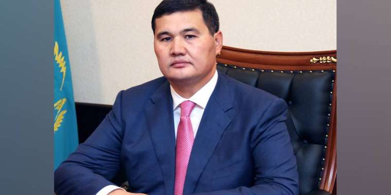 Қымбат сағаттар, көлік пен кортеж: Қызылорда облысының әкімі тағы да сынға ұшырады