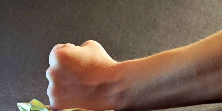 Қызылорда облысында ер адам әйелін дәрігерден қызғанып, соққыға жыққан