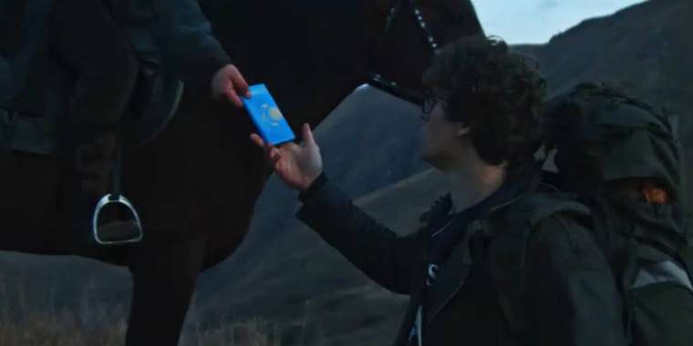 Қазақстан шоколадын жарнамалаған ресейлік актер соққыға жығылды