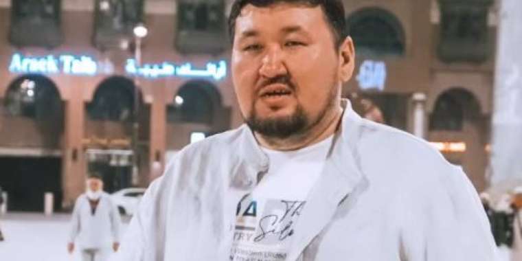 «Халықтың қалтасын қағып жатыр». Танымал әнші емшілерді сынады