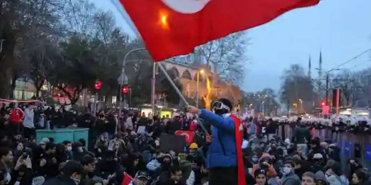 Түркиядағы наразылықтарда 1900 адам ұсталды