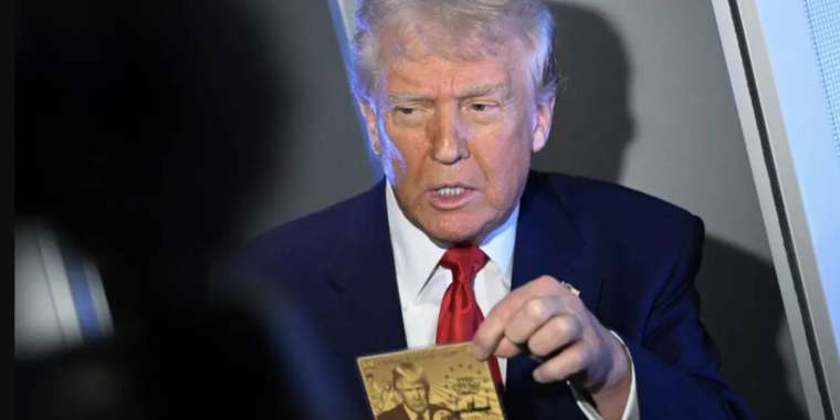 Трамп 2 млрд теңге тұратын "алтын визаны" көрсетті