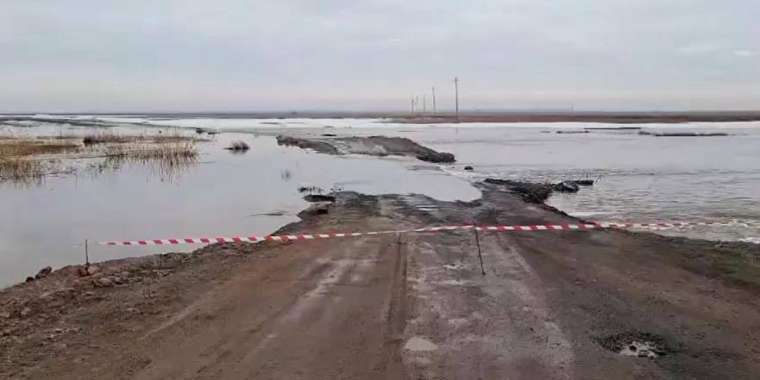 Ақмола облысында елді мекендерге баратын жол су тасқынына байланысты жабылды