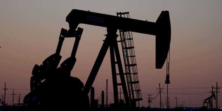 Мұнай 4 жылдан бері алғаш рет 64 долларға дейін арзандады