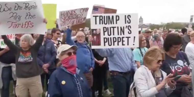 АҚШ қалаларында Трампқа қарсы ереуілдер өтіп жатыр