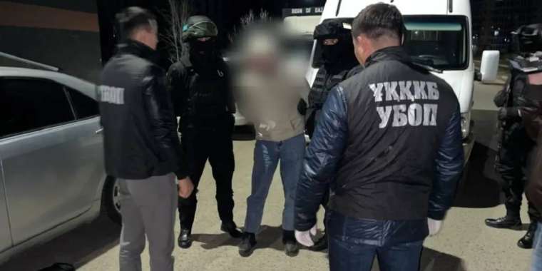 Оралда әлеуметтік желі арқылы бопсалаумен айналысқан күдікті ұсталды