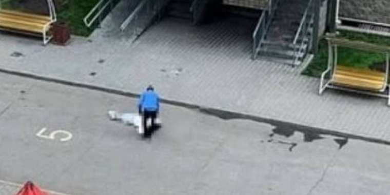 Алматыда 20 жастағы қыз көпқабатты үйден құлап көз жұмды