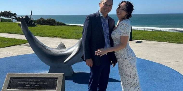 «Менен әлдеқайда жас»: Айгүл Иманбаева күйеуі туралы сауалға жауап берді