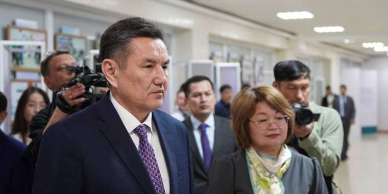 ШҚО әкімі жас ғалымдарды Ғылым күнімен құттықтады