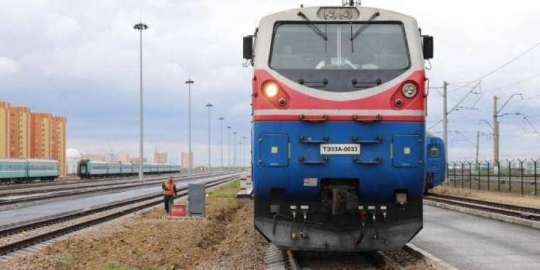 Семейде теміржолдан өтпек болған тұрғынды пойыз басып кетті