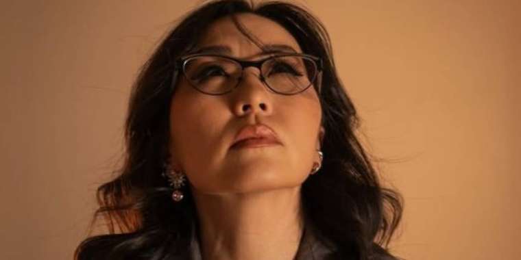 «Қазақ қыздары үшін»: Дина Төлепберген сайлауға түсетінін мәлімдеді