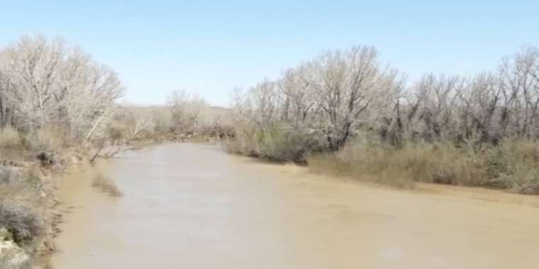 Аягөзде көпір құлап, үш адам суға кетті