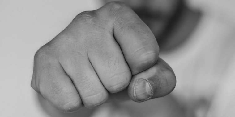 Жаңаөзенде оқушылар сыныптасының жетістігіне қызғанып, оны соққыға жыққан