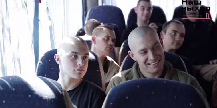 Украина тұтқынға түскен екі қазақ жігітін босатты