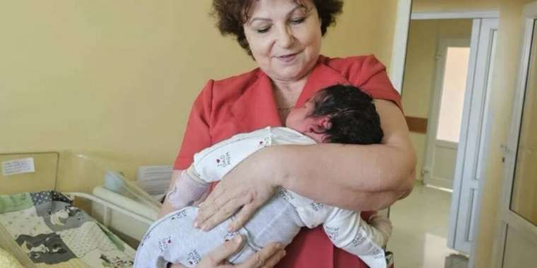 Қостанайда салмағы 7 келі алып сәби дүниеге келді