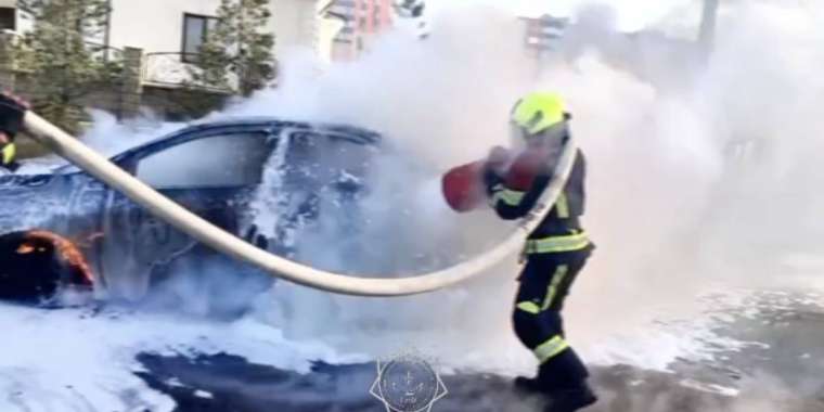 Астанада көше ортасында көлік өртенді