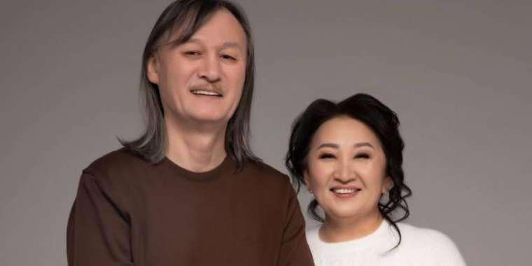 «Өзіңізге жақсылық жасаса болды ма». Ұлықпан Жолдасовтың әйелі сынның астында қалды