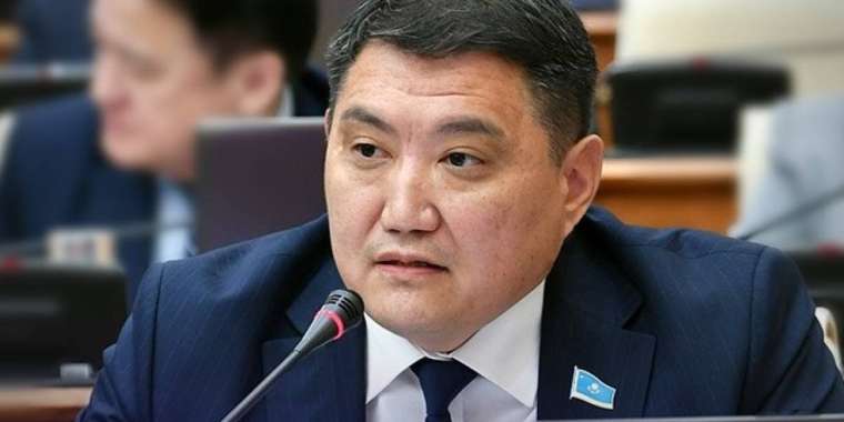 Үш жыл бойы қайда болдыңыздар? - депутат министрге шүйлікті