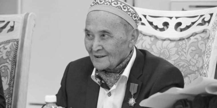 Тоқаев жазушы Әкім Таразидің жақындарына көңіл айтты