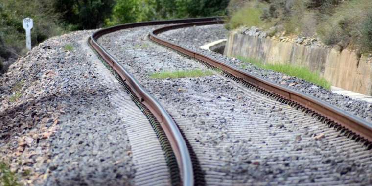 Пойызда босанған әйел баласын терезеден лақтырып жіберген