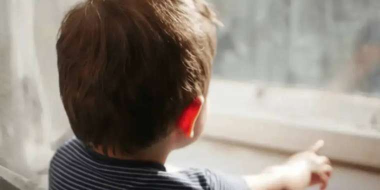 Тағы бір сәби көпқабатты үйдің терезесінен құлап кетті