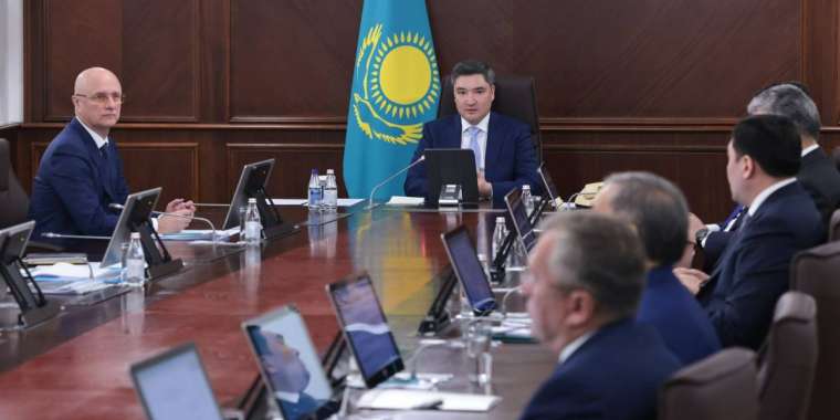 "Проблеманы көбірек айту керек". Бектенов QazaqGaz басшысына ұрысты